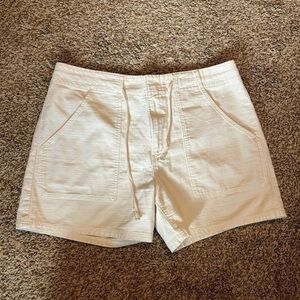 Vince cream pocket shorts